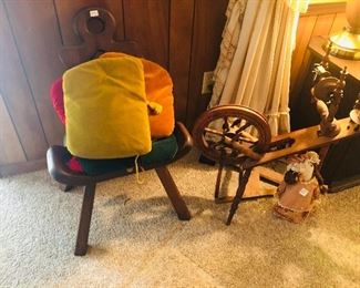 Vintage birthing chair with 4 extra cushions! 
