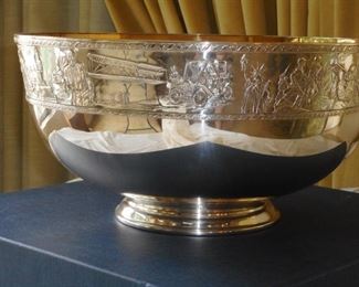 Shows the year in History on the side of the bowl