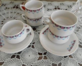 Demitasse Cups/Saucers 