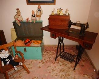 Vintage Sewing Machine Cabinets with Sewing Machines!!