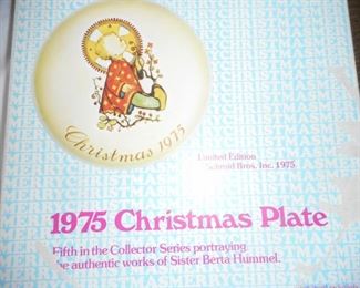 1975 Christmas Plate. !st edition 