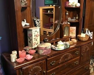 Dresser matches Queen Bed 