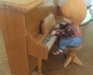 ENESCO piano player