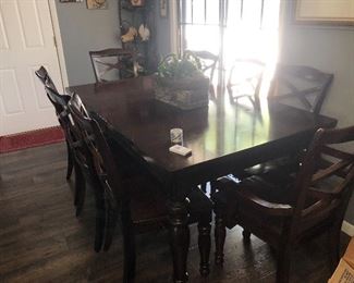 House 1: Kitchen table with leaf, eight chairs and table cover