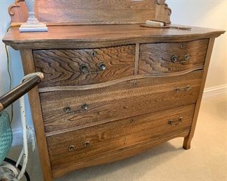 Antique lady's dresser w/mirror