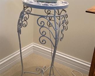 Cute plant stand