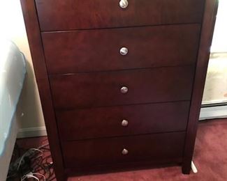 CHEST OF DRAWERS ROUND KNOBS