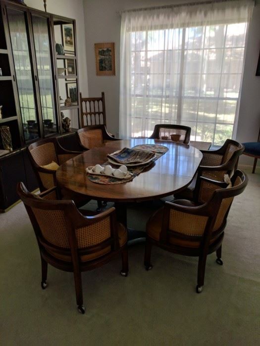 Henrendon Vintage table with 6 Henrendon Chairs