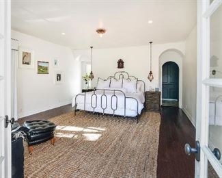 602  A Master 1 Bedroom Sans Rack