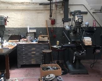 Bridgeport Miller 2 J Kurt Ang Lock chucks collets digital read outs