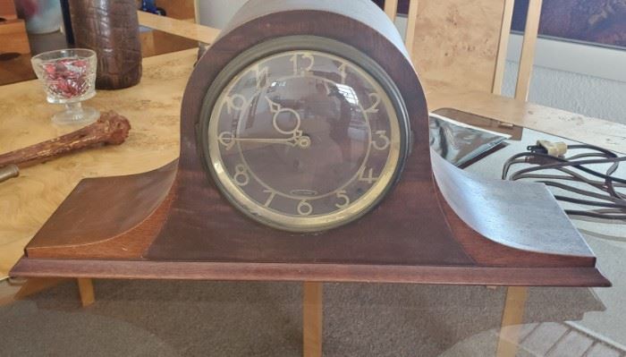 Vented South Thomas mantel clock