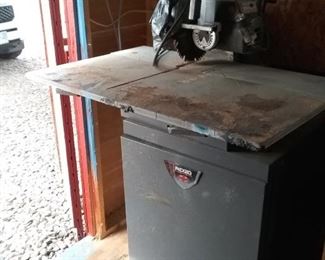 Black and Decker Radial Arm Saw