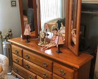 Large dresser/mirror