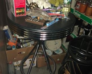 Deco cafe table