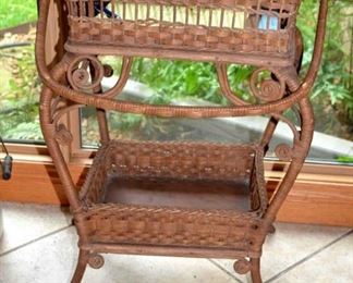 UNIQUE BASKET STAND