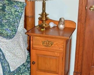 ANTIQUE OAK NIGHTSTAND