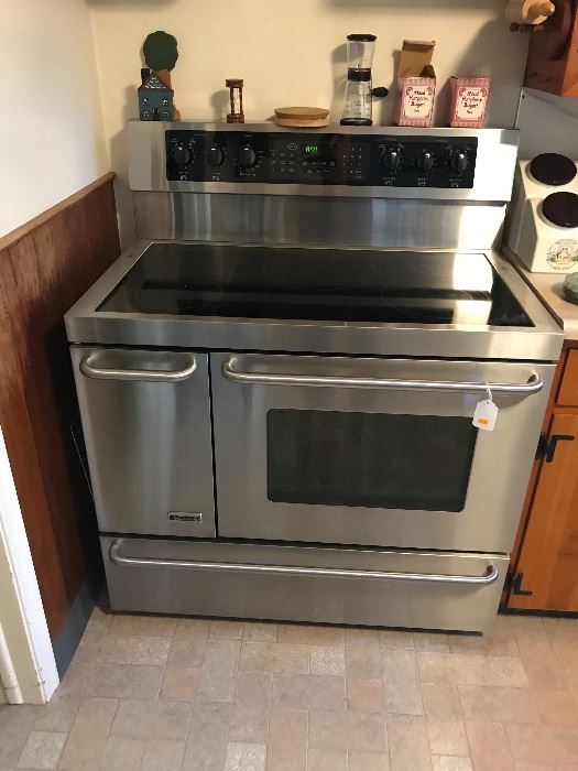 Kenmore Elite 40” Glass top Double side oven in Stainless Steel. Like new!