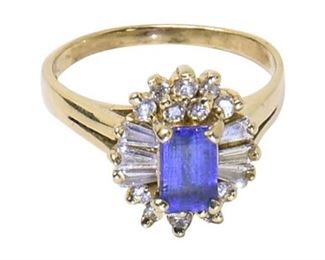 11. Womens Yellow Gold Ring wSapphire Diamonds