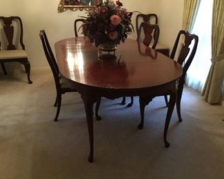 Dining room table with 6 chairs