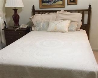 Full bed with mattress & box spring