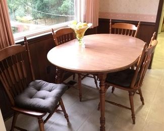 Kitchen table & 4 chairs