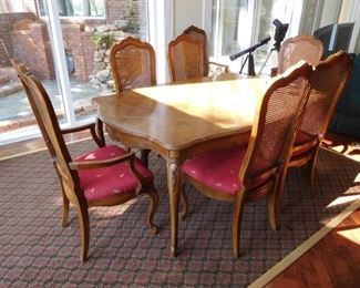 Thomasville Table and Chairs w/2 Leaves