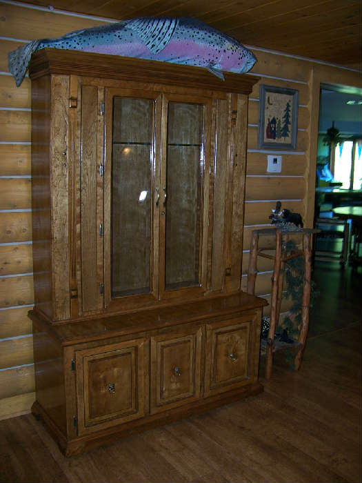 GUN AND RIFLE CABINET WITH KEYS