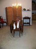 Mahognay Drop-Leaf Table with 4 Queen anne Side Chairs.