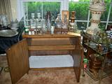 great bar and top opens to extend use