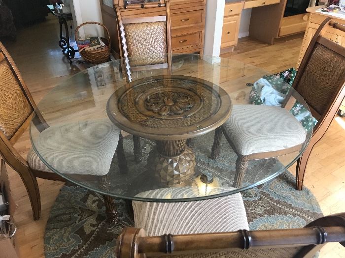 Round pedestal dining room table w/4 chairs