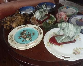 Assorted China & Carved Hardstone Figurines
