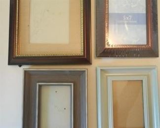 Lot of 4 wood picture frames, some new           https://ctbids.com/#!/description/share/166483