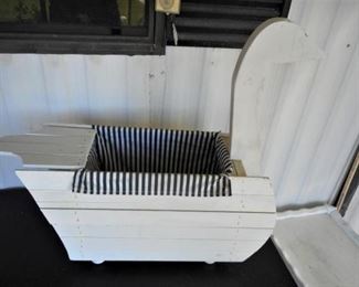 Wooden Goose Basket https://ctbids.com/#!/description/share/166496