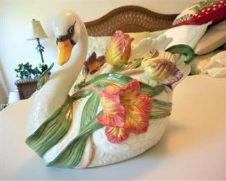 Fitz & Floyd 3 pc. Swan w/Flowers soup tureen  https://ctbids.com/#!/description/share/166528