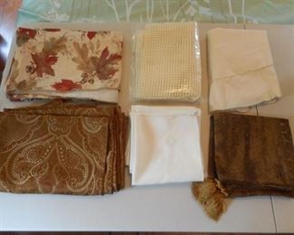 Lot of 13 pc. linens - napkins, table cloths, rug slip-not https://ctbids.com/#!/description/share/166595