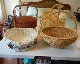 Lot of 5 large baskets, some vintage, largest is 15" https://ctbids.com/#!/description/share/166616