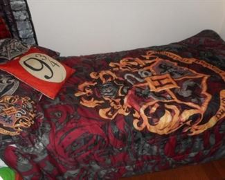 Harry Potter bedroom set - Full spread & shams, pillow, banner, poster & stickers ++ https://ctbids.com/#!/description/share/166736