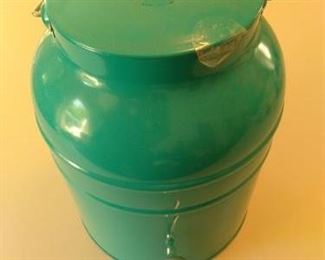 Spouted Turquoise Blue Beverage Container - New https://ctbids.com/#!/description/share/167397