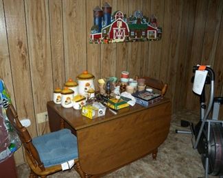 Small Table & 2 Chairs & 2 Leaves