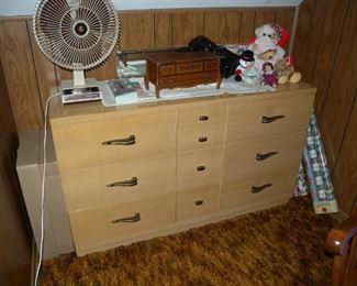 Blonde Dresser Matches Bed  Has Mirror Not Shown