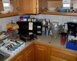 Lots of nice Kitchen items
