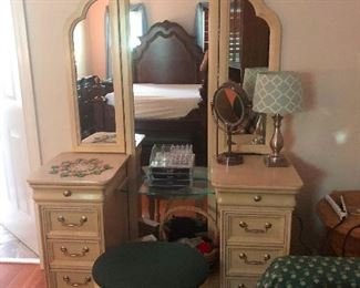 Holy WOW! Love this antique blonde vanity and stool you need this!!