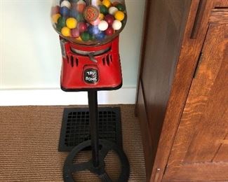 5 cent gumballs.. free with the machine👍. This is an original by Atlas.