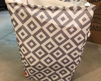 Laundry hamper