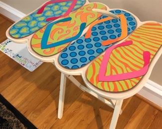Flip-flop folding food tray