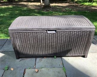 Outdoor storage bin