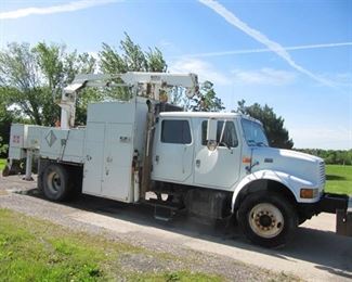 1999 International 4990 With A N -65 National Crane Powered by A DT-466 International Engine Blows Cold Air