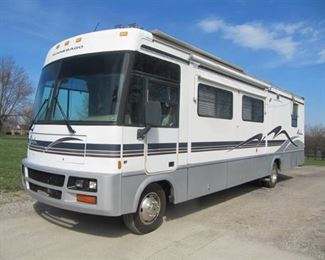 1999 Ford Super Duty F-550 Winnebago Motor-home 71.727 miles
