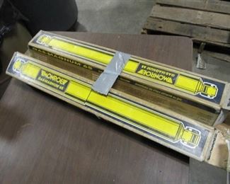 LOT OF 2 MONROE GAS MAGNUM SHOCKS 6510