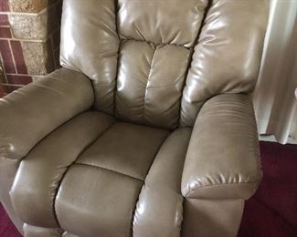 LA Z BOY Reclina-Rocker Electric recliner - Like new.